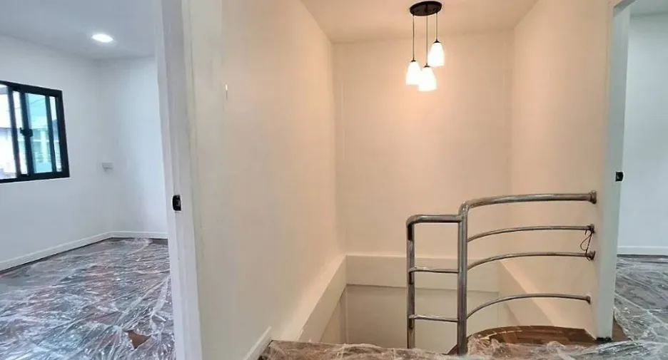 For sale 4 bedrooms townhouse in Nong Khaem, Bangkok