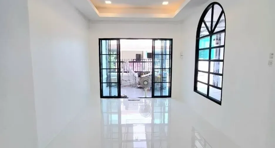 For sale 4 bedrooms townhouse in Nong Khaem, Bangkok