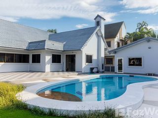 For rent 4 bedrooms villa in Bang Lamung, Chonburi
