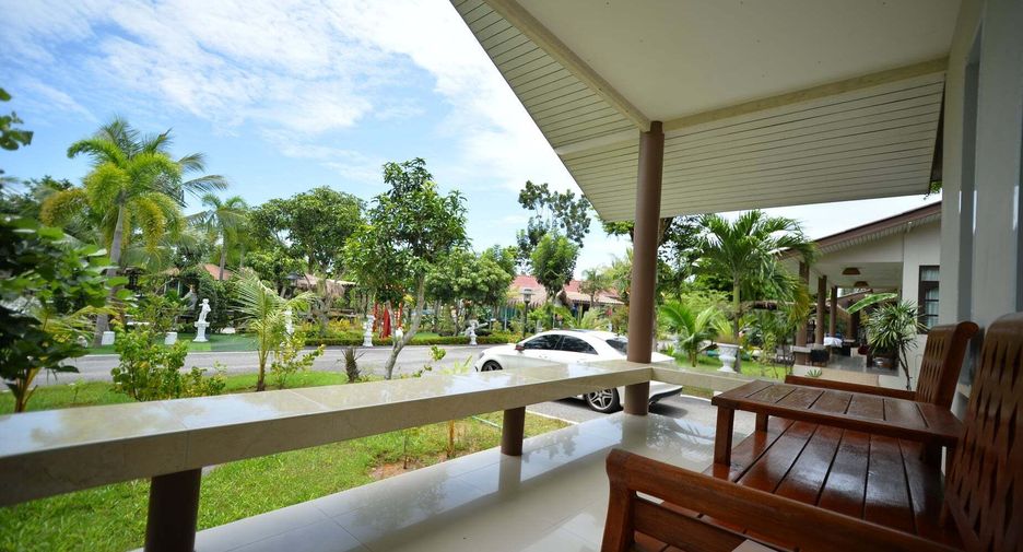 For sale 20 bedrooms hotel in Bang Lamung, Chonburi