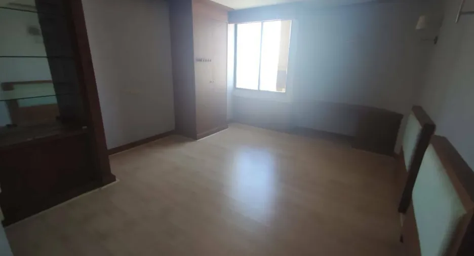 For sale 4 bedrooms condo in Khlong Toei, Bangkok