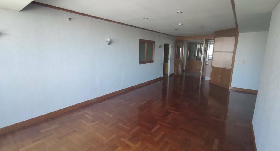 For sale 4 bedrooms condo in Khlong Toei, Bangkok