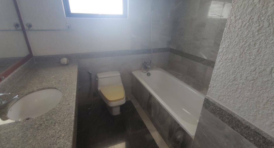 For sale 4 bedrooms condo in Khlong Toei, Bangkok