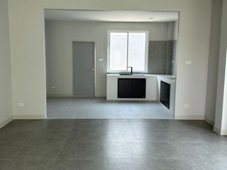 Продажа 4 спальни дом в Mueang Samut Prakan, Самутпракан