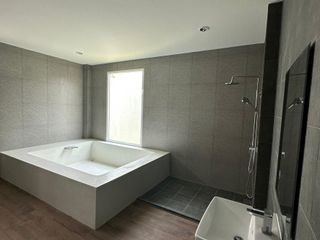 Продажа 4 спальни дом в Mueang Samut Prakan, Самутпракан