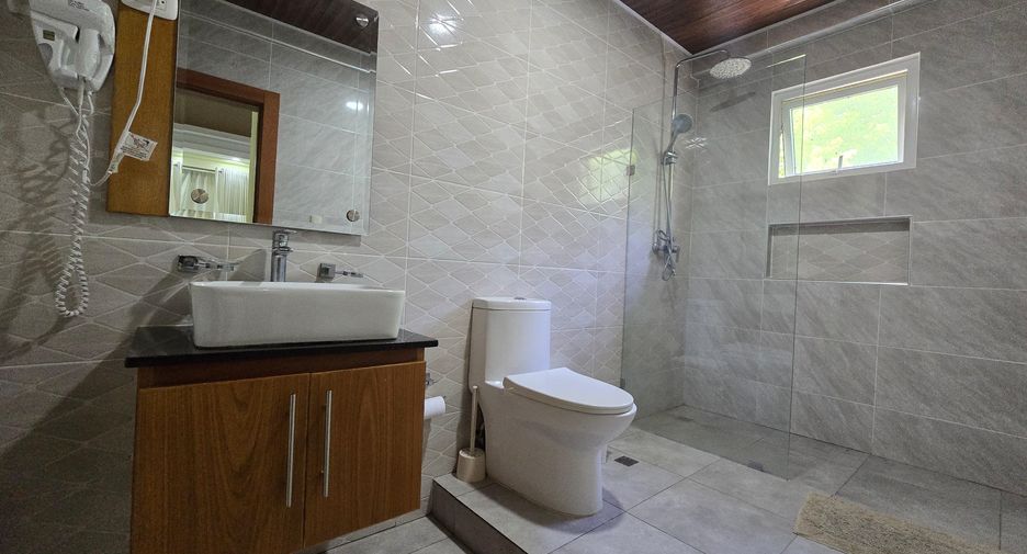 For sale 7 bedrooms villa in Hua Taphan, Amnat Charoen