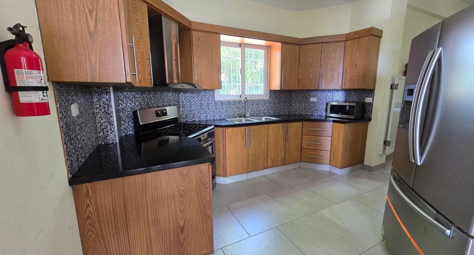 For sale 7 bedrooms villa in Hua Taphan, Amnat Charoen