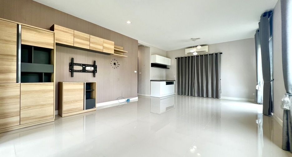 For sale 3 bedrooms house in Mueang Nonthaburi, Nonthaburi