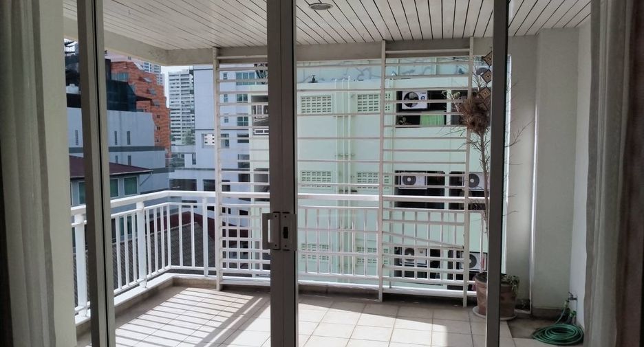 For sale 2 bedrooms condo in Khlong Toei, Bangkok