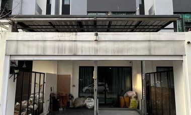 For sale 3 bedrooms townhouse in Lat Phrao, Bangkok
