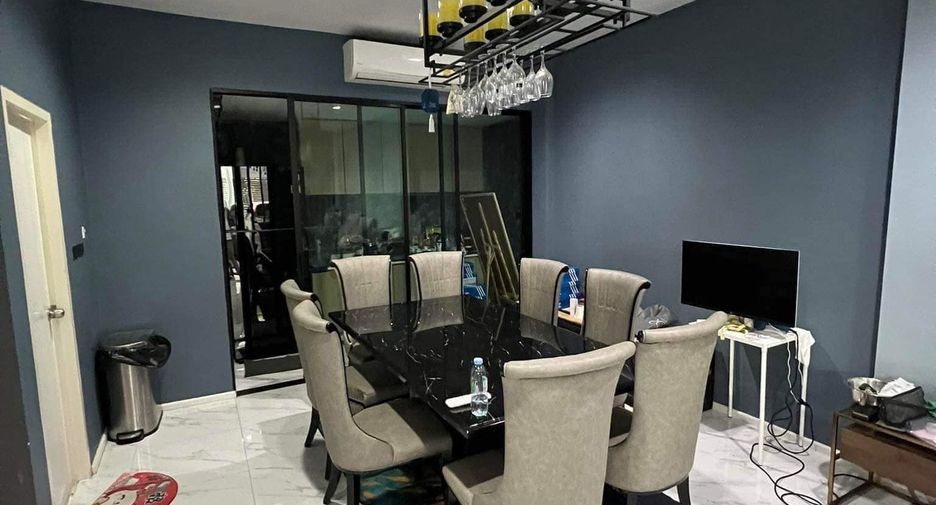 For sale 3 bedrooms townhouse in Lat Phrao, Bangkok