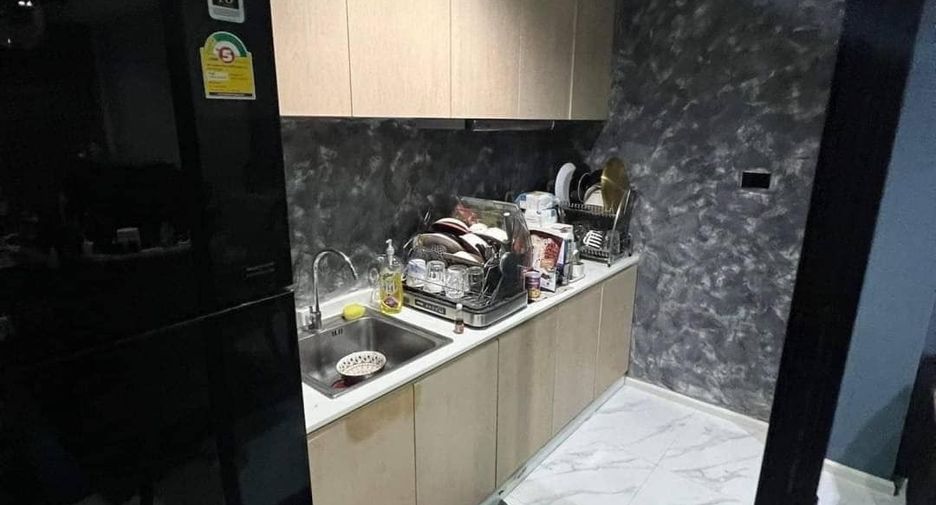 For sale 3 bedrooms townhouse in Lat Phrao, Bangkok