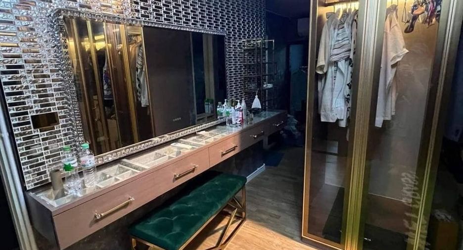 For sale 3 bedrooms townhouse in Lat Phrao, Bangkok