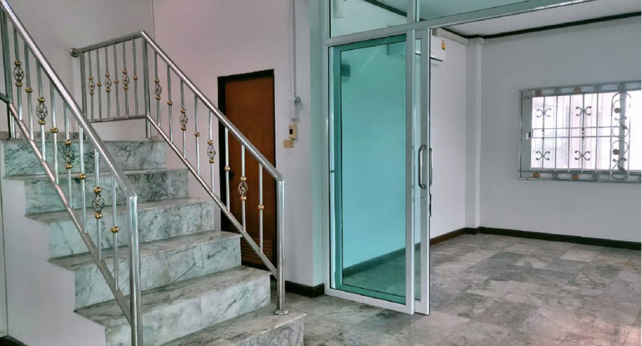 For sale 4 bedrooms house in Don Mueang, Bangkok