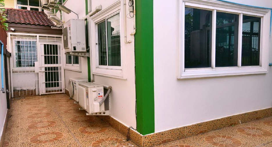 For sale 4 bedrooms house in Don Mueang, Bangkok