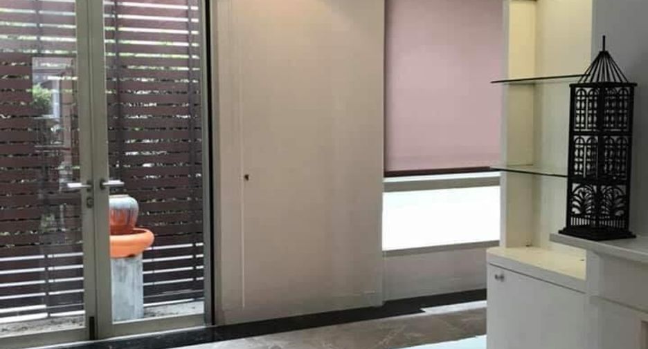 Casa en venta y en alquiler de 5 habitaciones en Prawet, Bangkok