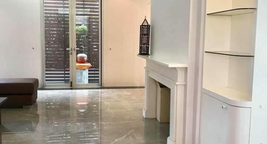 Casa en venta y en alquiler de 5 habitaciones en Prawet, Bangkok