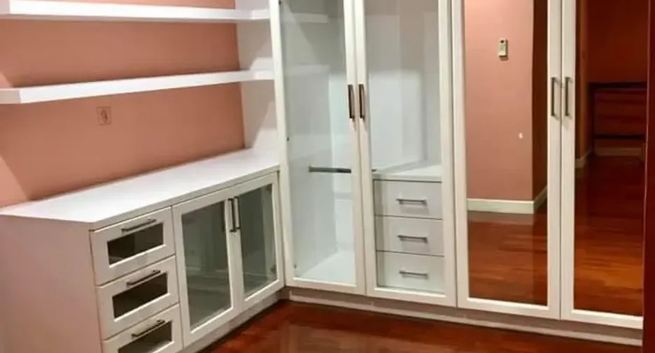 Casa en venta y en alquiler de 5 habitaciones en Prawet, Bangkok