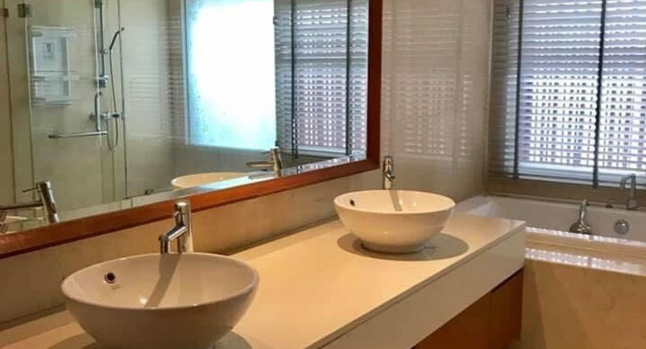 Casa en venta y en alquiler de 5 habitaciones en Prawet, Bangkok