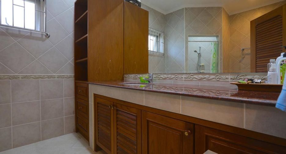 Villa en alquiler de 2 habitaciones en Bang Lamung, Chonburi