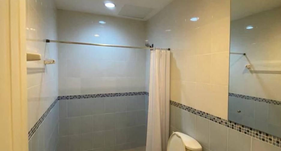For sale 3 bedrooms townhouse in Bang Kapi, Bangkok
