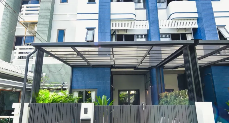 For sale and for rent 6 bedrooms townhouse in Mueang Samut Prakan, Samut Prakan
