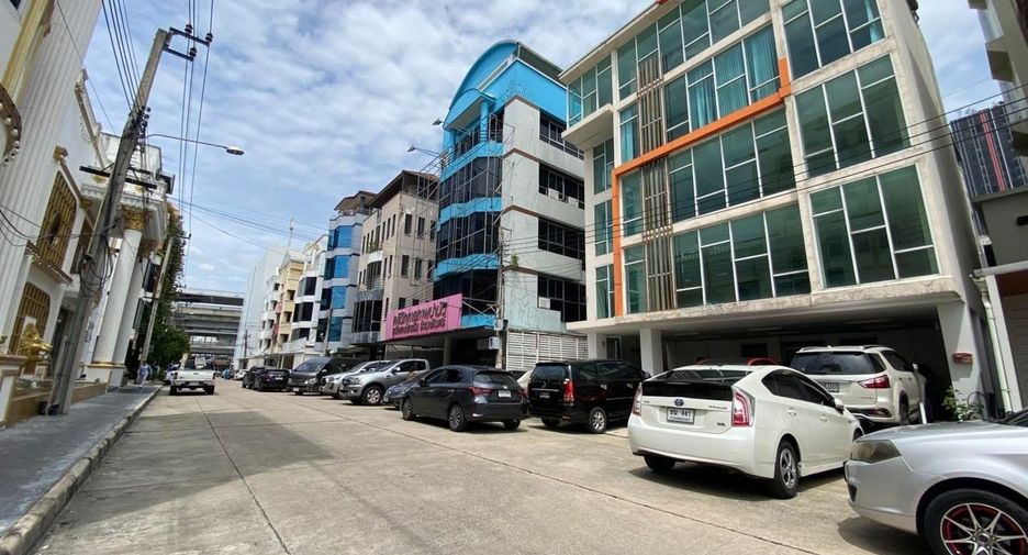 Аренда 4 спальни торговое помещение в Mueang Nonthaburi, Нонтабури