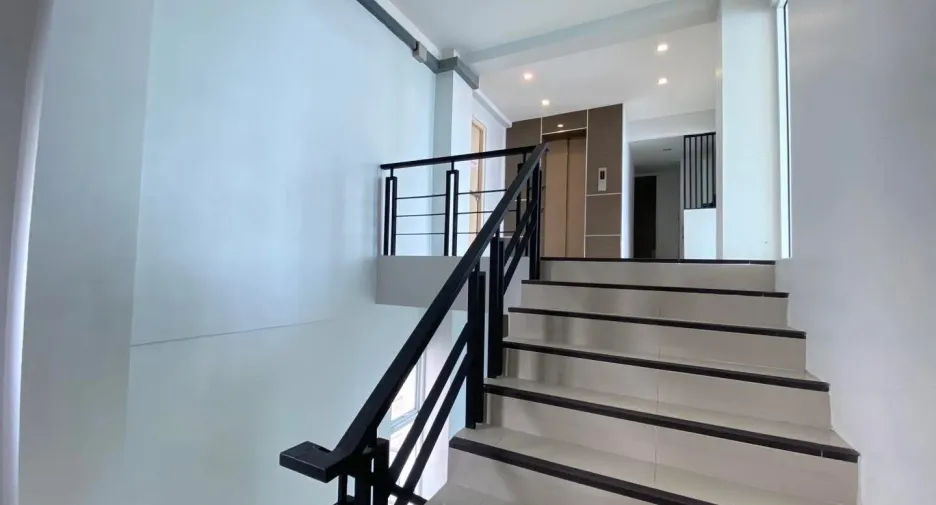Аренда 4 спальни торговое помещение в Mueang Nonthaburi, Нонтабури