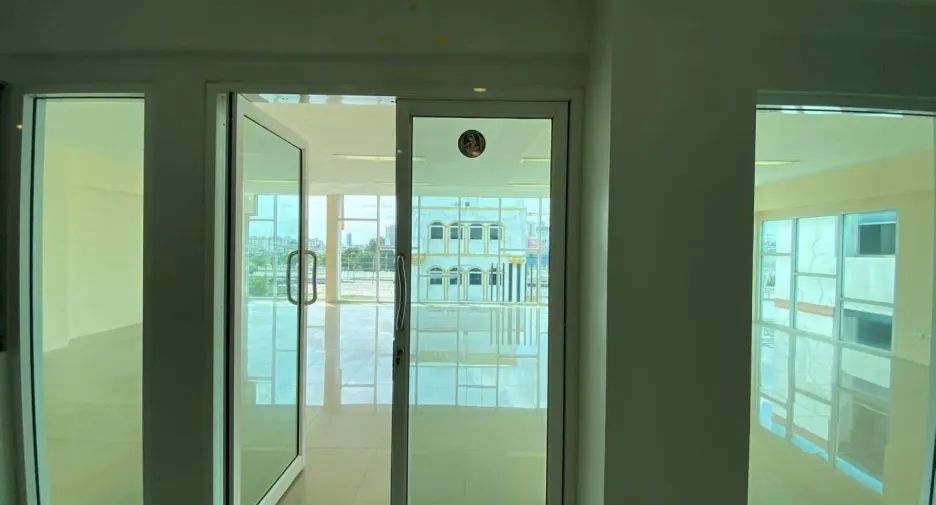 Аренда 4 спальни торговое помещение в Mueang Nonthaburi, Нонтабури