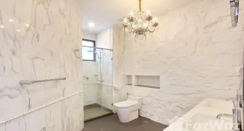 For sale and for rent 5 bedrooms condo in Bang Phlat, Bangkok