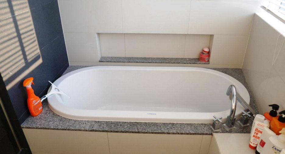 For sale 2 bedrooms condo in Khlong Toei, Bangkok