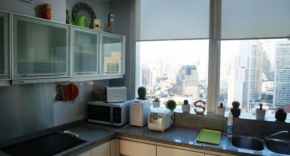 For sale 2 bedrooms condo in Khlong Toei, Bangkok