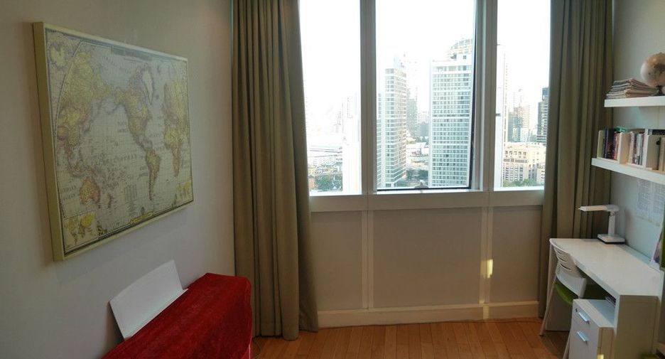 For sale 2 bedrooms condo in Khlong Toei, Bangkok