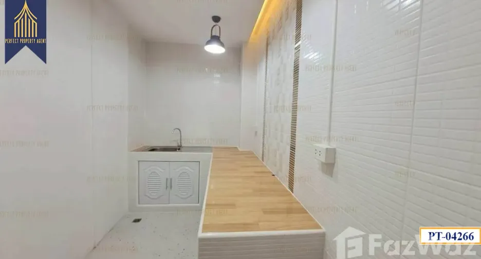 Продажа 3 спальни таунхаус в Bang Bua Thong, Нонтабури