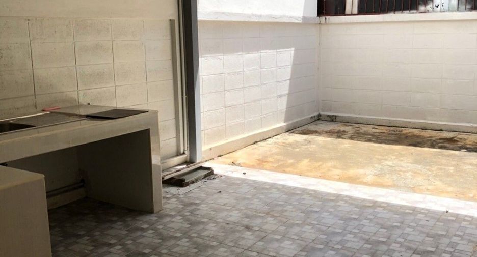 For sale 2 bedrooms townhouse in Don Mueang, Bangkok
