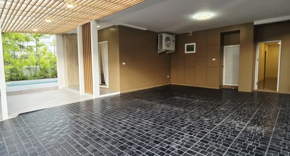 For sale and for rent 4 bedrooms villa in Mueang Phuket, Phuket
