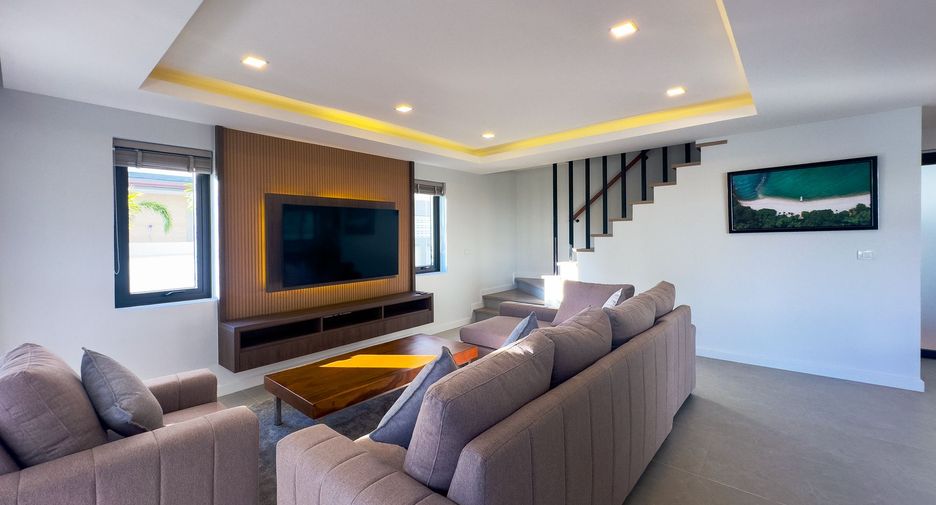 Villa en alquiler de 3 habitaciones en Bang Lamung, Chonburi