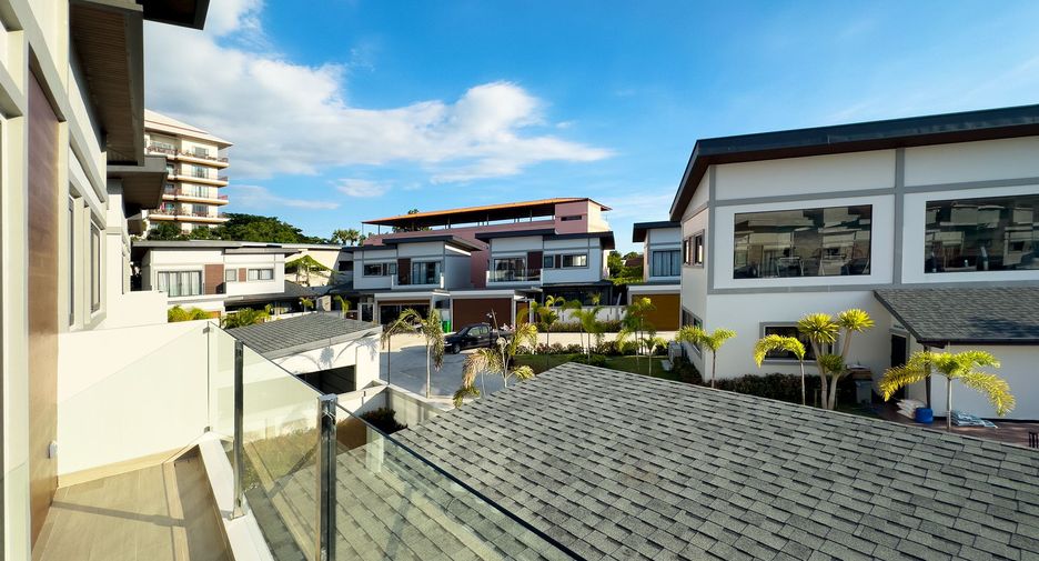 For rent 3 bedrooms villa in Bang Lamung, Chonburi