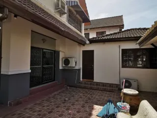 Casa en venta y en alquiler de 4 habitaciones en Si Racha, Chonburi