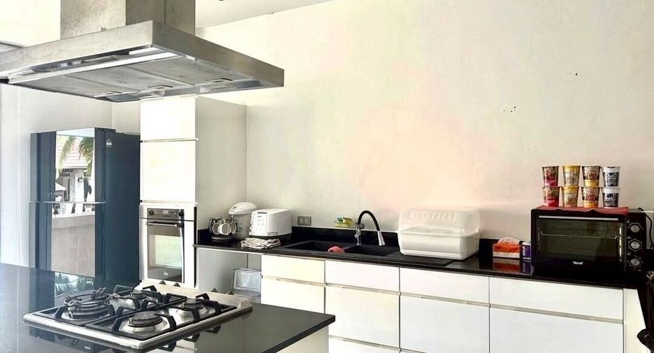 For rent 4 bedrooms villa in Bang Lamung, Chonburi