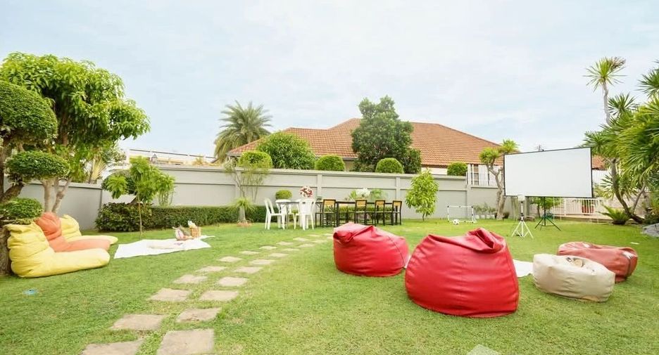 For rent 4 bedrooms villa in Bang Lamung, Chonburi