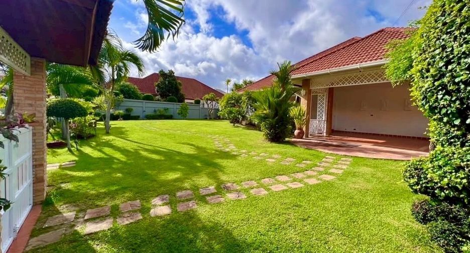 For rent 4 bedrooms villa in Bang Lamung, Chonburi