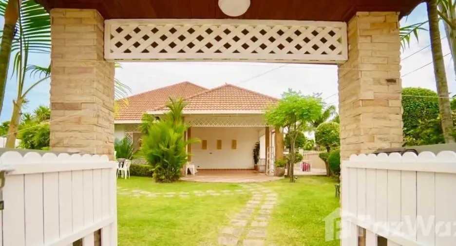 For rent 4 bedrooms villa in Bang Lamung, Chonburi