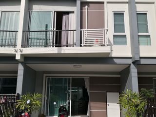 Casa adosada en venta de 3 habitaciones en Bang Sao Thong, Samut Prakan
