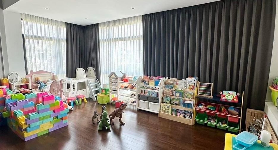 For sale 4 bedrooms house in Thawi Watthana, Bangkok