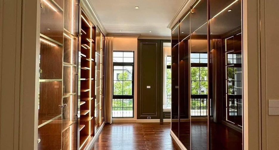For sale 4 bedrooms house in Thawi Watthana, Bangkok