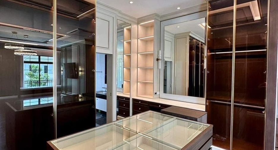 For sale 4 bedrooms house in Thawi Watthana, Bangkok