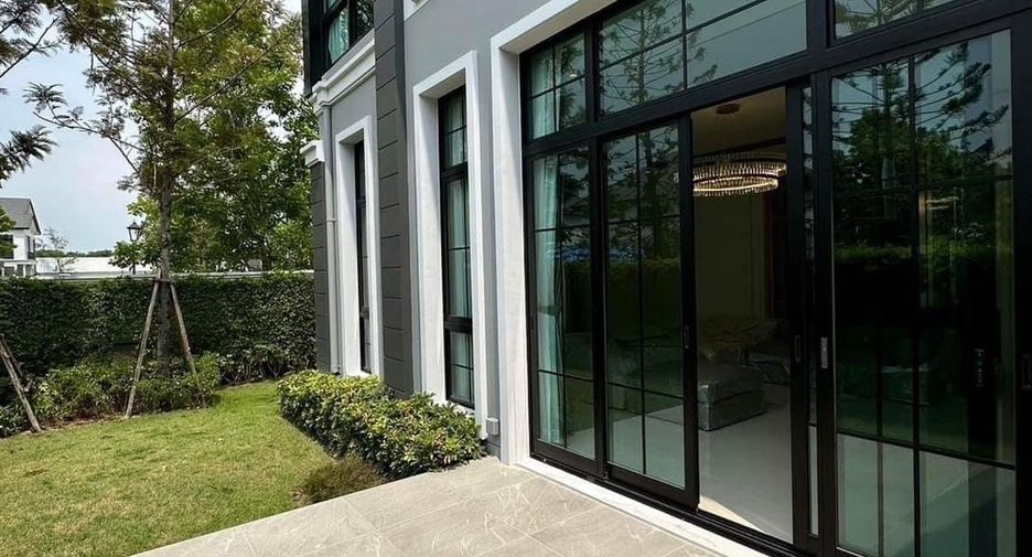 For sale 4 bedrooms house in Thawi Watthana, Bangkok