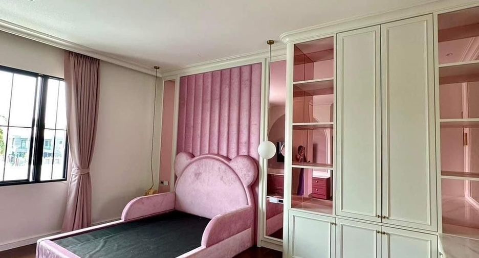 For sale 4 bedrooms house in Thawi Watthana, Bangkok