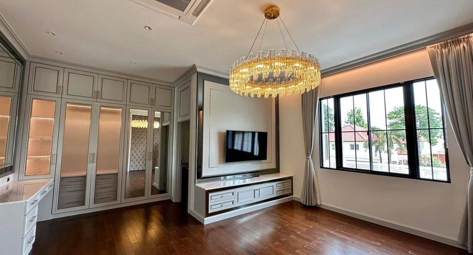 For sale 4 bedrooms house in Thawi Watthana, Bangkok